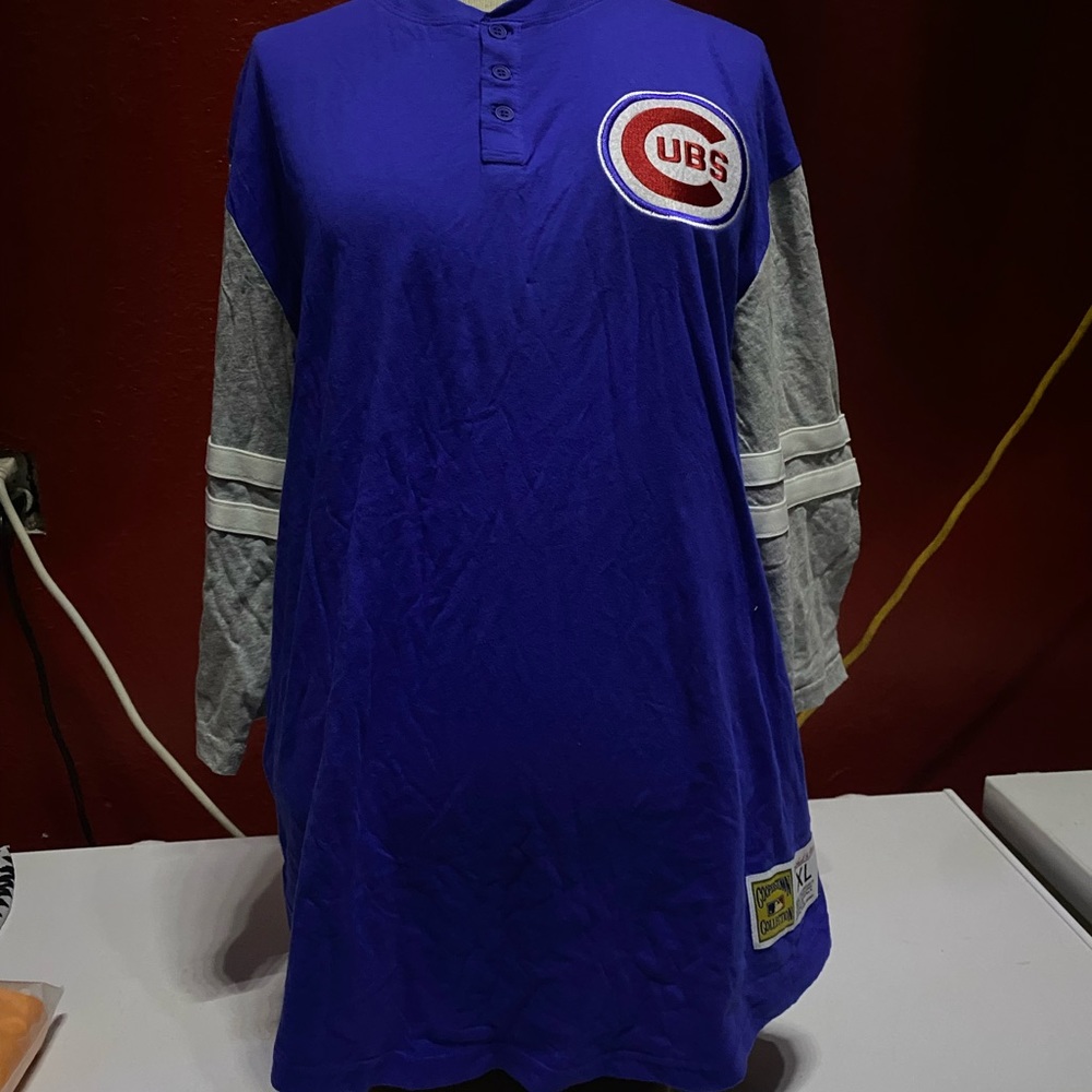 New with tags never been worn Chicago Cubs Henley Shirt